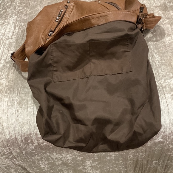 Faux leather shoulder bag - Picture 7 of 8